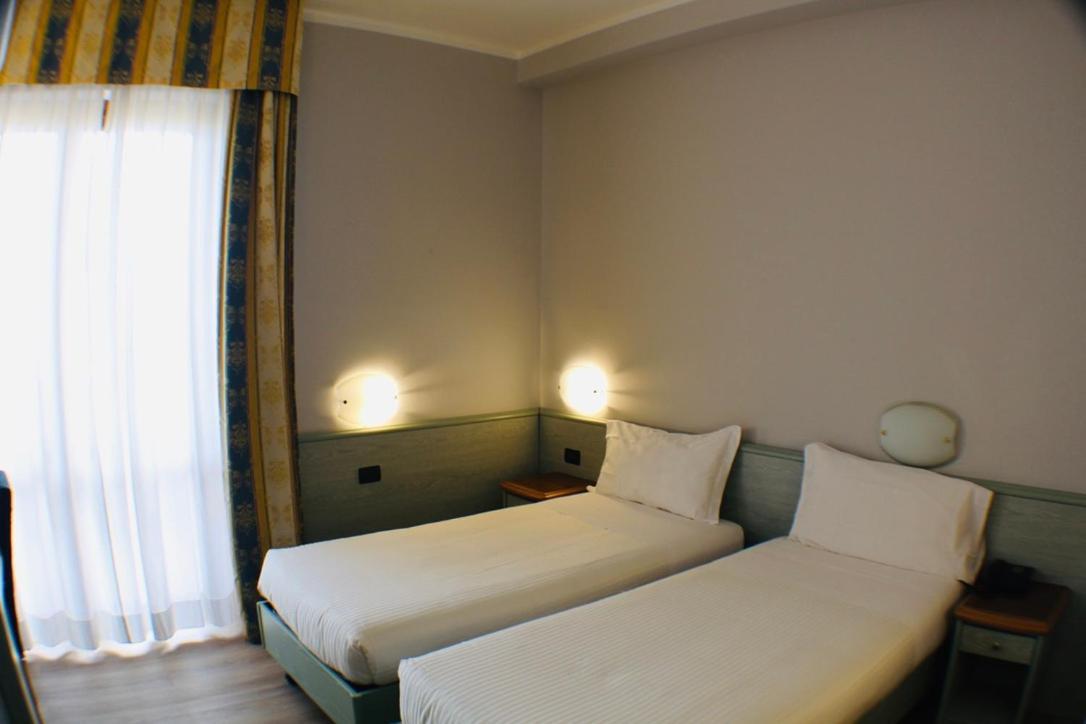 Hotel Europa Milano 로사테 외부 사진